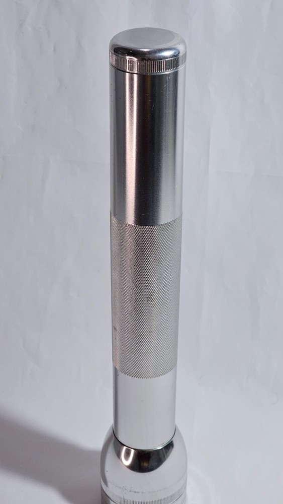 Mag-Lite Silver Flashlight (Standard Size)