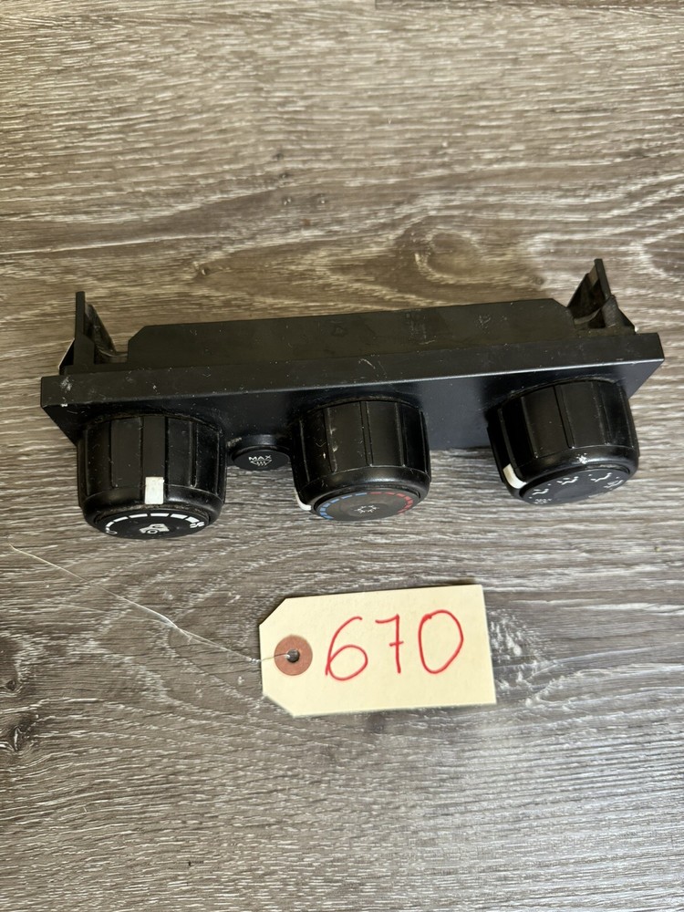 INTERNATIONAL NAVISTAR TEMPERATURE CONTROL - P/N: 4065331C3