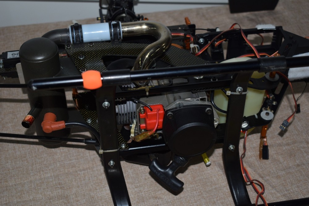 X-cell XL Carbon Gas Powered RC Helicopter pull start