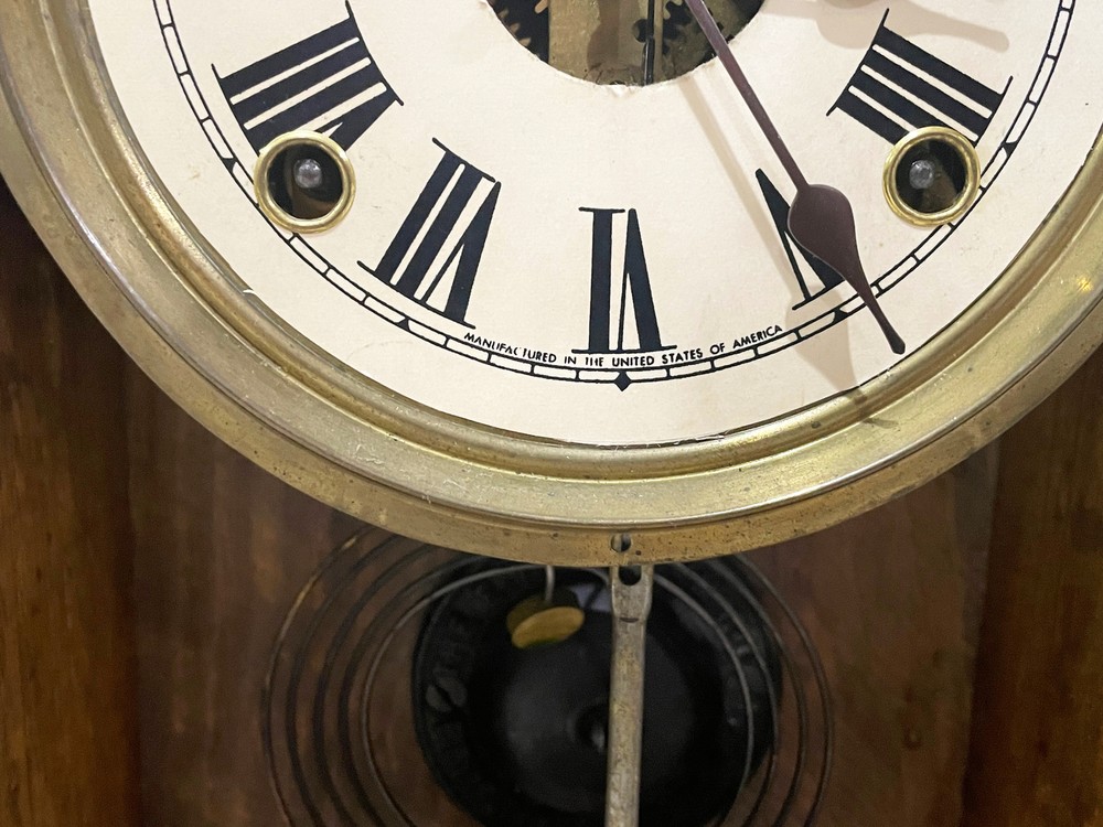 Antique E. INGRAHAM CO. OAK KITCHEN CLOCK - RUNS