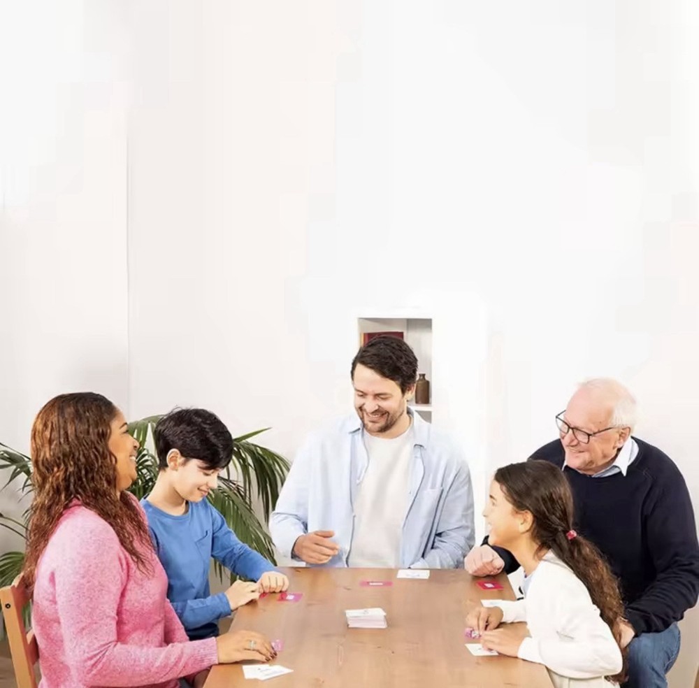 That’s Not a Hat Board Game 8+ Fun Bluffing Memory Party Game Complete