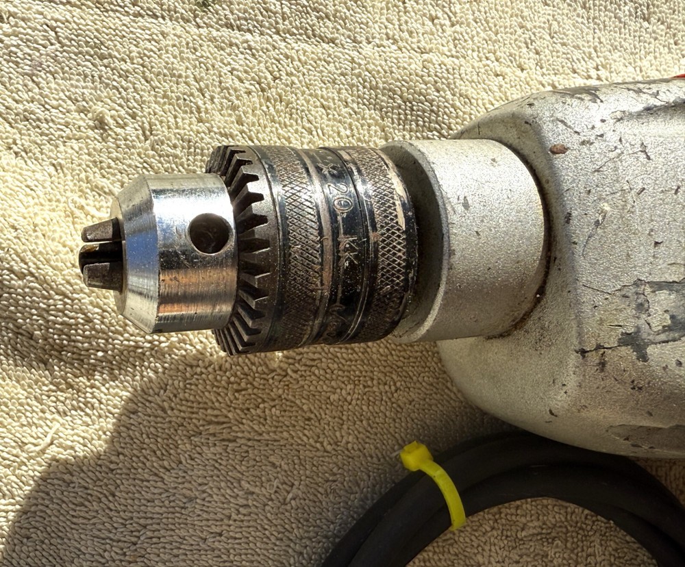 VINTAGE BLACK & DECKER CORDED DRILL MODEL DR600