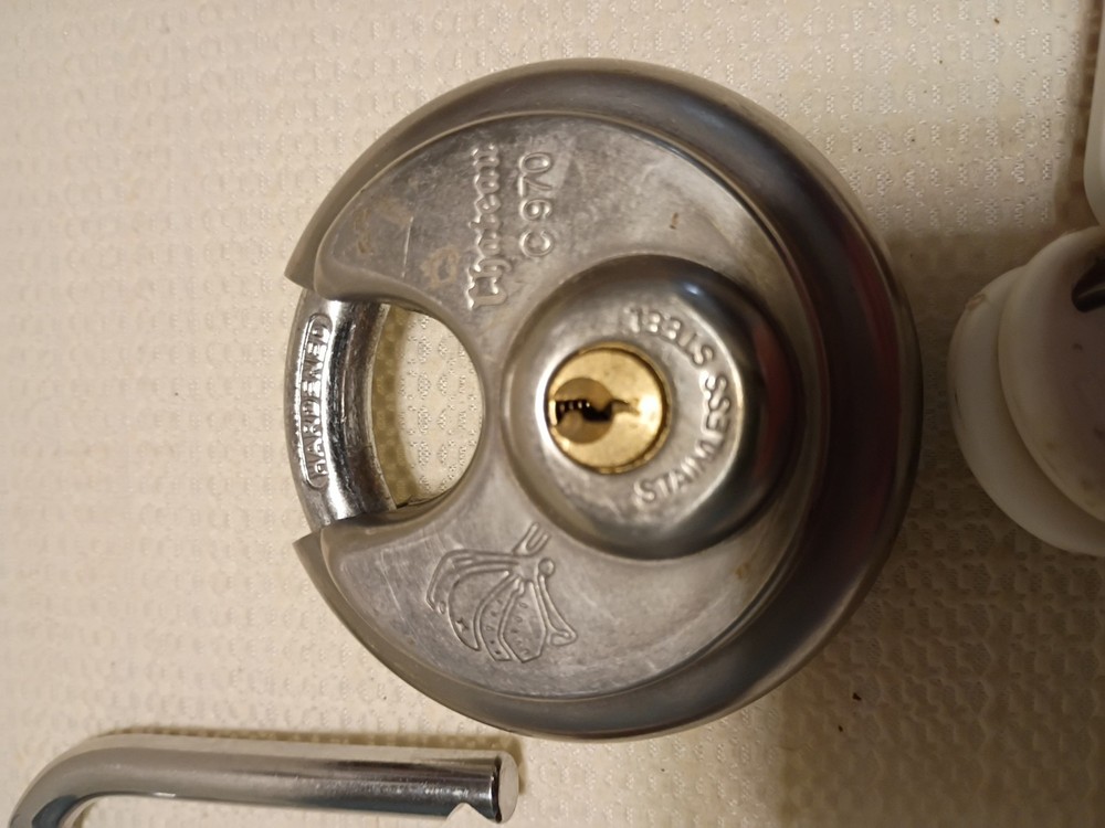 Chateau C970 & Master lock 175..2 Security Heavy Duty Locks - Cylinder & Combo