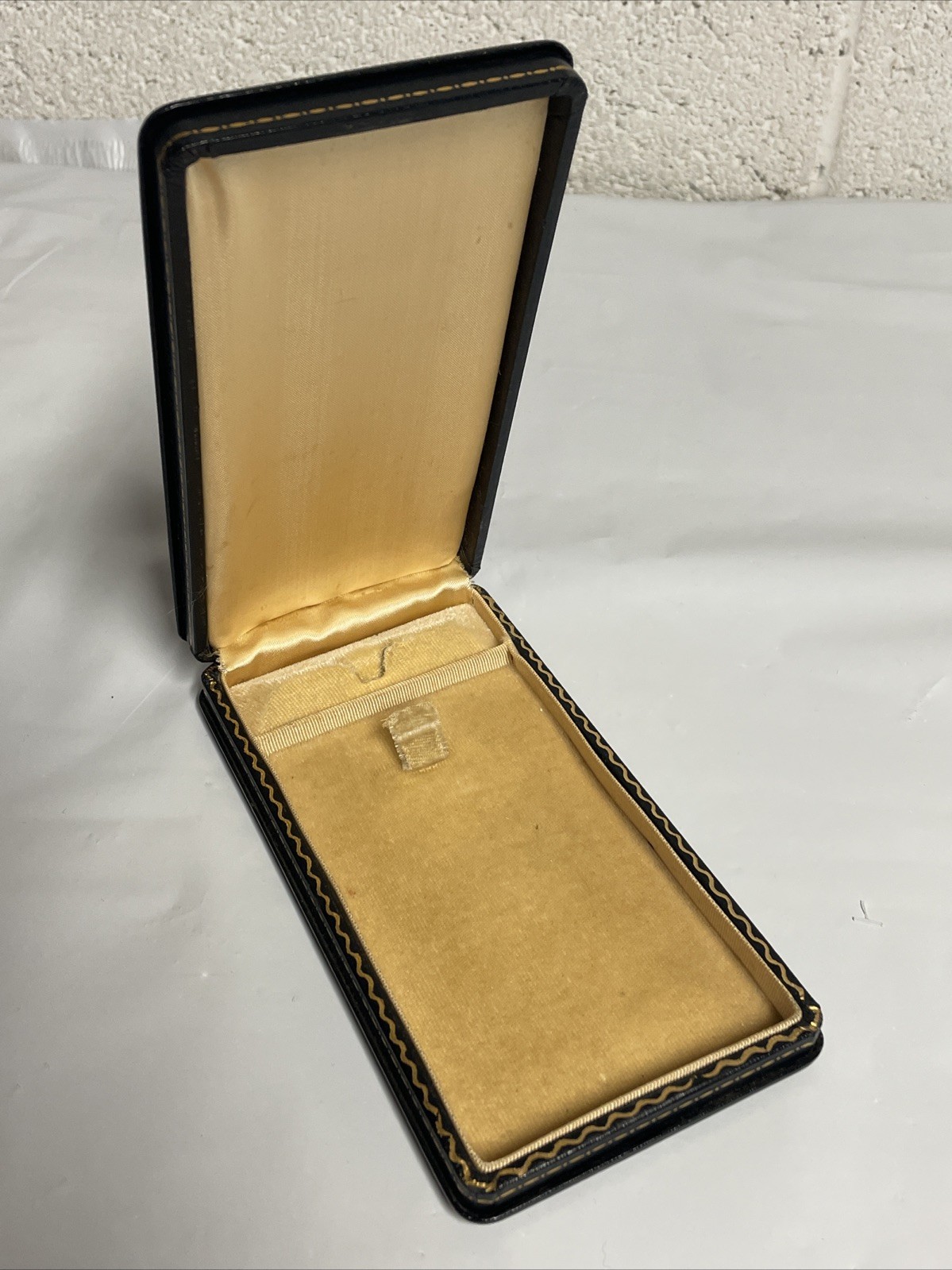 Vtg WWII–Vietnam US Medal Presentation Case Box Only Empty Coffin