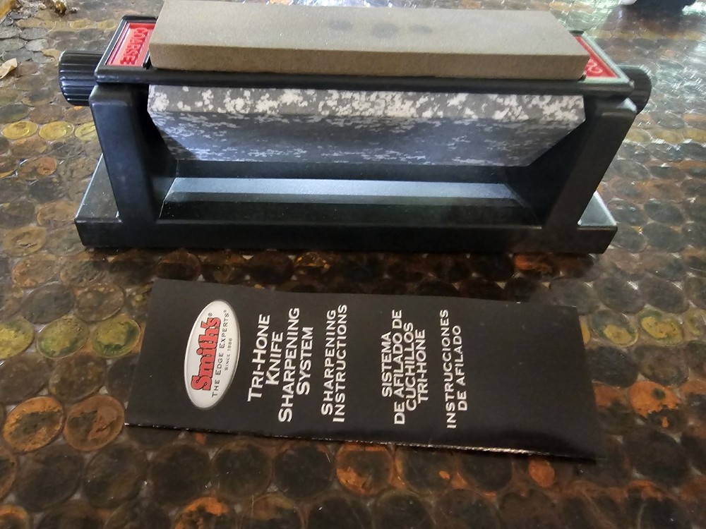 Smith’s Tri-Hone Knife Sharpening System w/Box Instructions – 3 Stone Sharpener