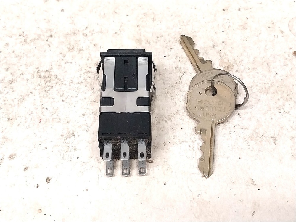 Nice New Unused Locking Key Switch / Old Vintage Computer Power Control Panel