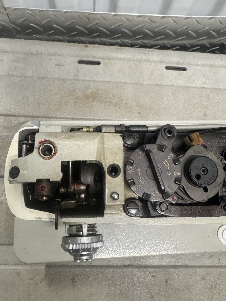 Vintage PFAFF 262 Sewing Machine