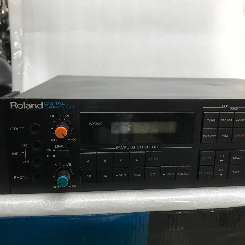 Roland 220s Digital Sampler