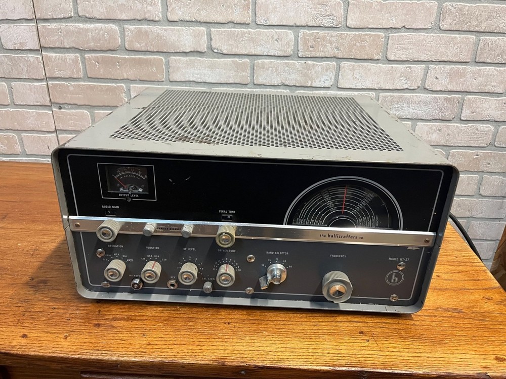 Vintage 1960s Hallicrafters HT-37 Amateur Radio Tube Transmitter