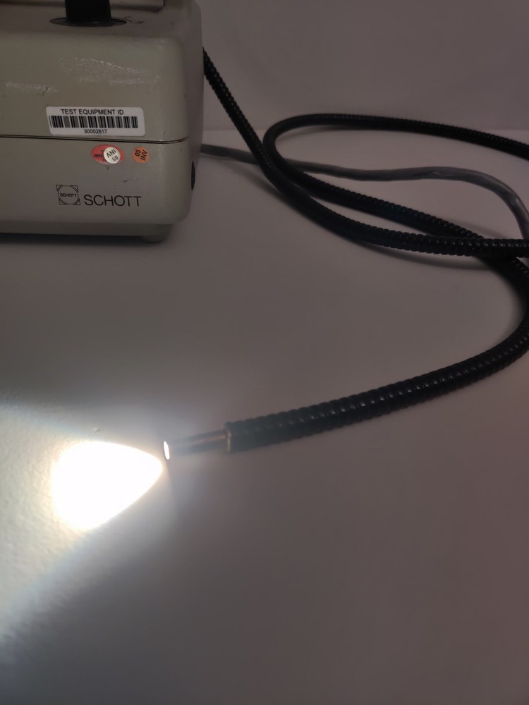 SCHOTT KL 1500 electronic Cold Light Source With Light.