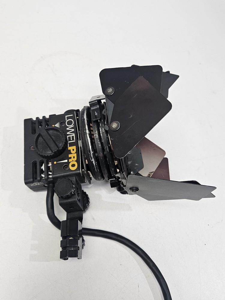 Lowel Pro-Light 4777566 Studio Lighting Unit Tested Barn Doors