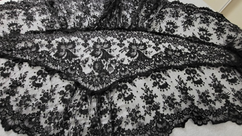 Vintage Lace Mantilla