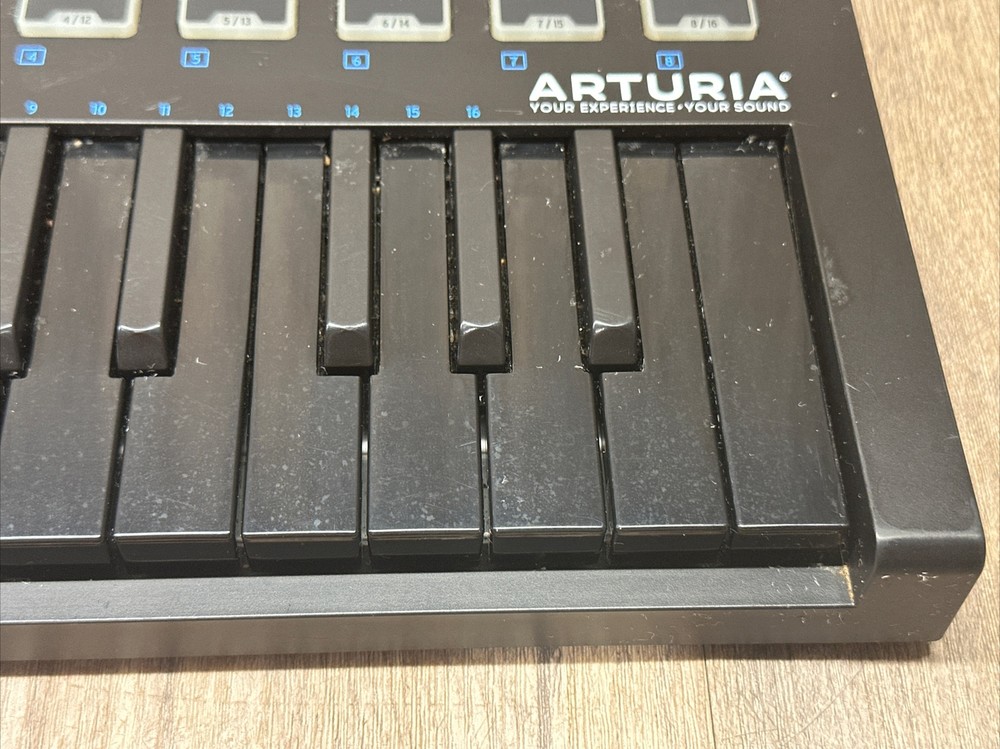 Arturia Minilab MKII Universal MIDI Controller Deep Black NO Power Supply