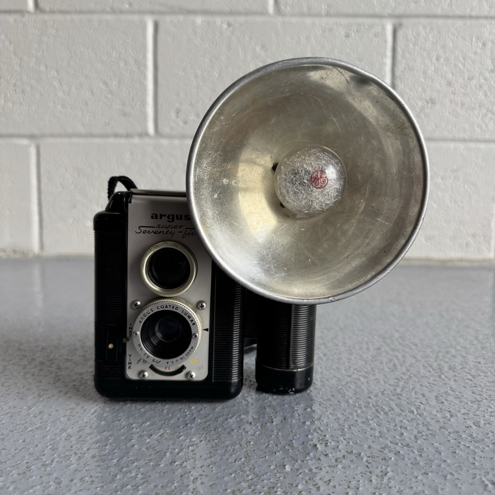 Vintage Argus Super 75 Camera Bundle, UNTESTED Leather Case, Flash, Bulbs, Film