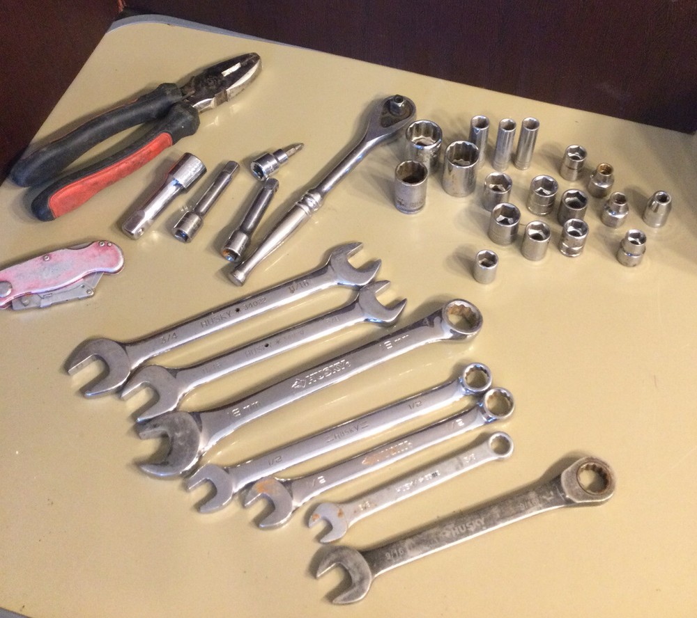 Husky Assorted Hand Tools 32 Pc. 6 , 12 Point Sockets , Ratchet , Wrenches +