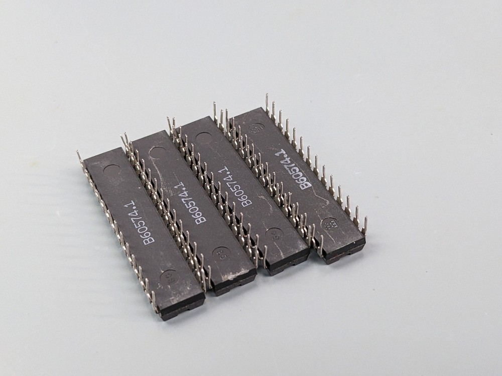 (4) ASD AE68256A-15 Parallel SRAM ICs, 256Kbit (32K x 8bit) RAM Memory DIPs