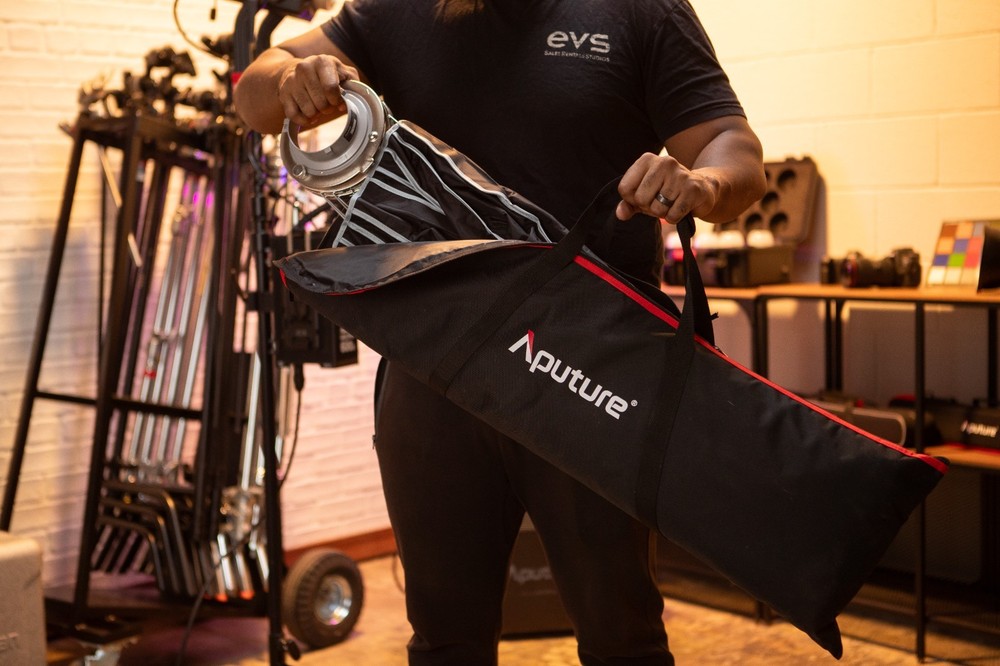 Aputure Light Dome III Studio Reflector Softbox with Quick-Folding Design + Grid