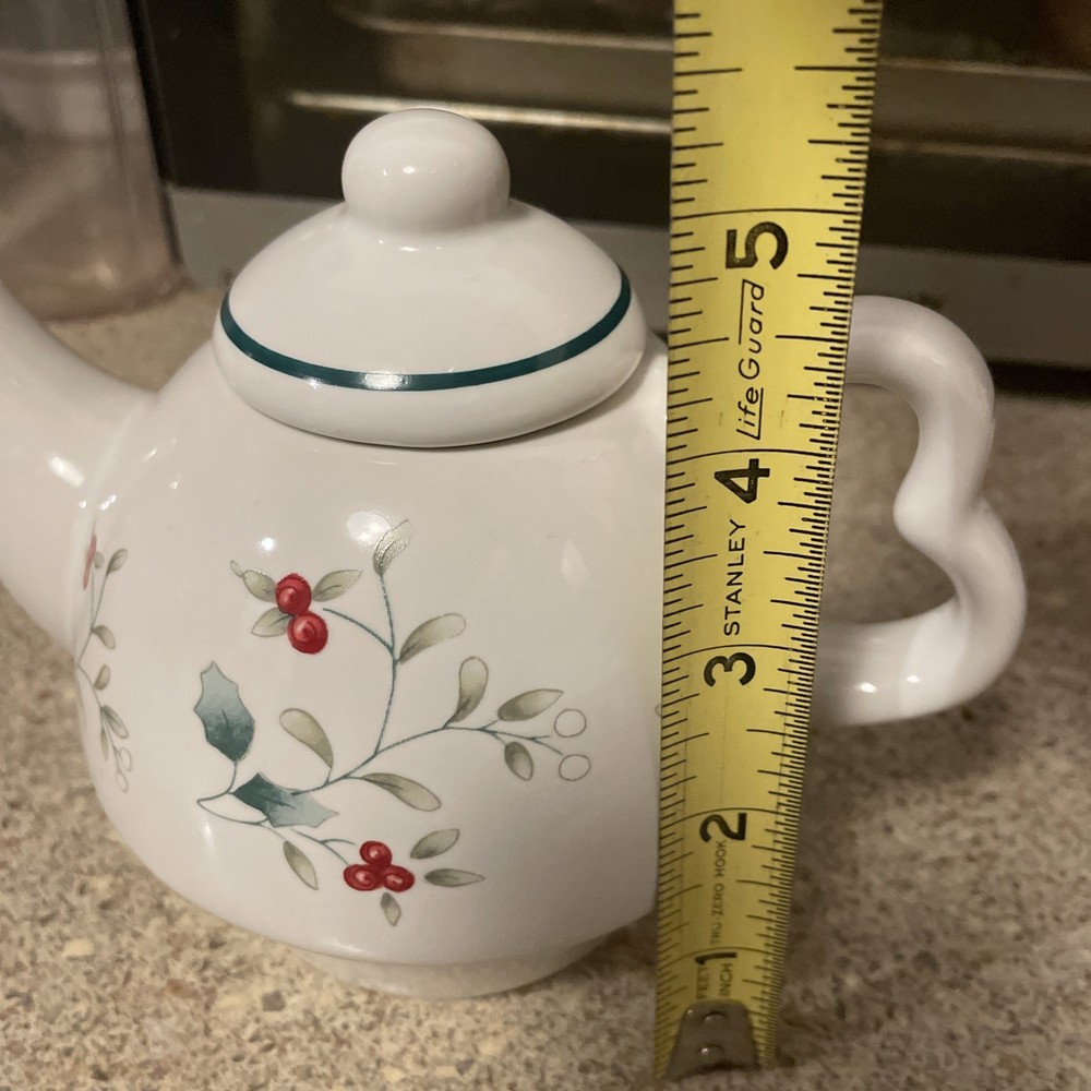 Pfaltzgraff Winterberry Tea Pot