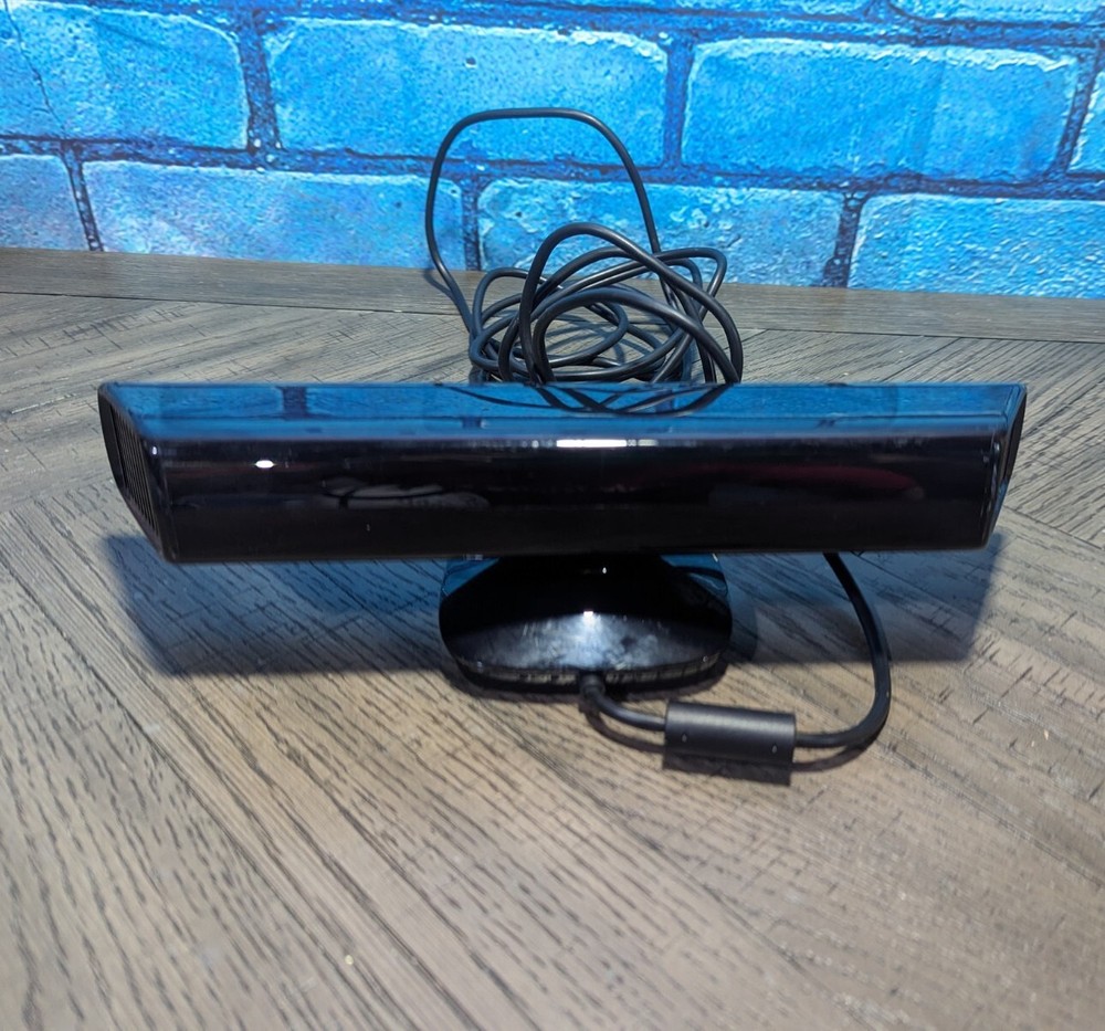 Microsoft Xbox 360 Kinect Motion Sensor Camera Bar - Model 1473 with 5 Games