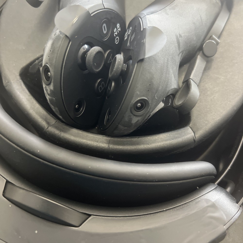 Meta Quest Pro VR Headset 256GB w/ Controllers/Charger/Dock