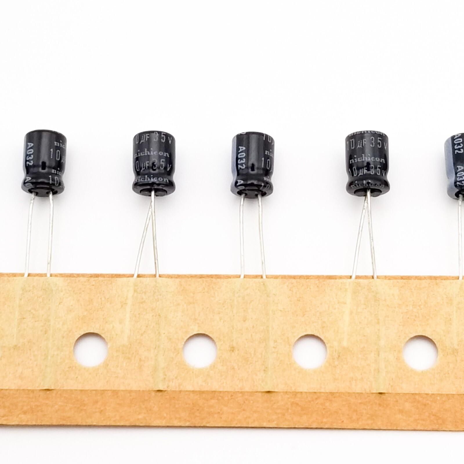10pcs Nichicon 10uf 35v Miniature Radial Electrolytic Capacitors 5.2mm x 7.3mm
