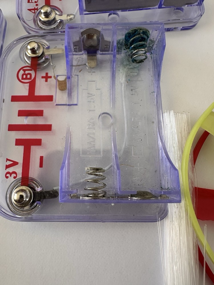 Electronic Snap Circuits Large LOT Elenco STEM Educational