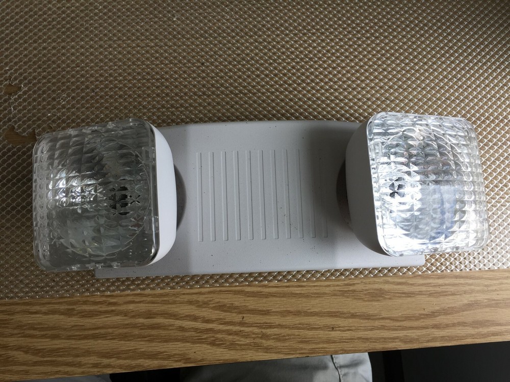 HUBBELL COMPASS ECSEU2 DUAL HEAD EMERGENCY LIGHT