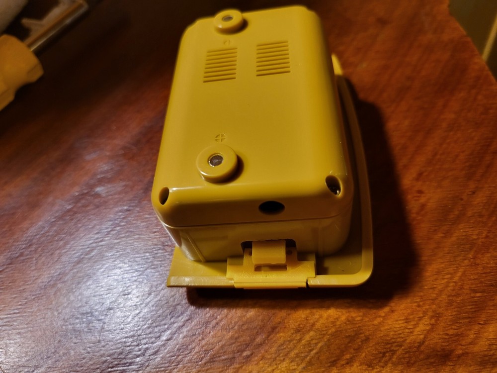 Topcon BT-56Q replacement battery retainer set. For Topcon GPT-8XXXX models