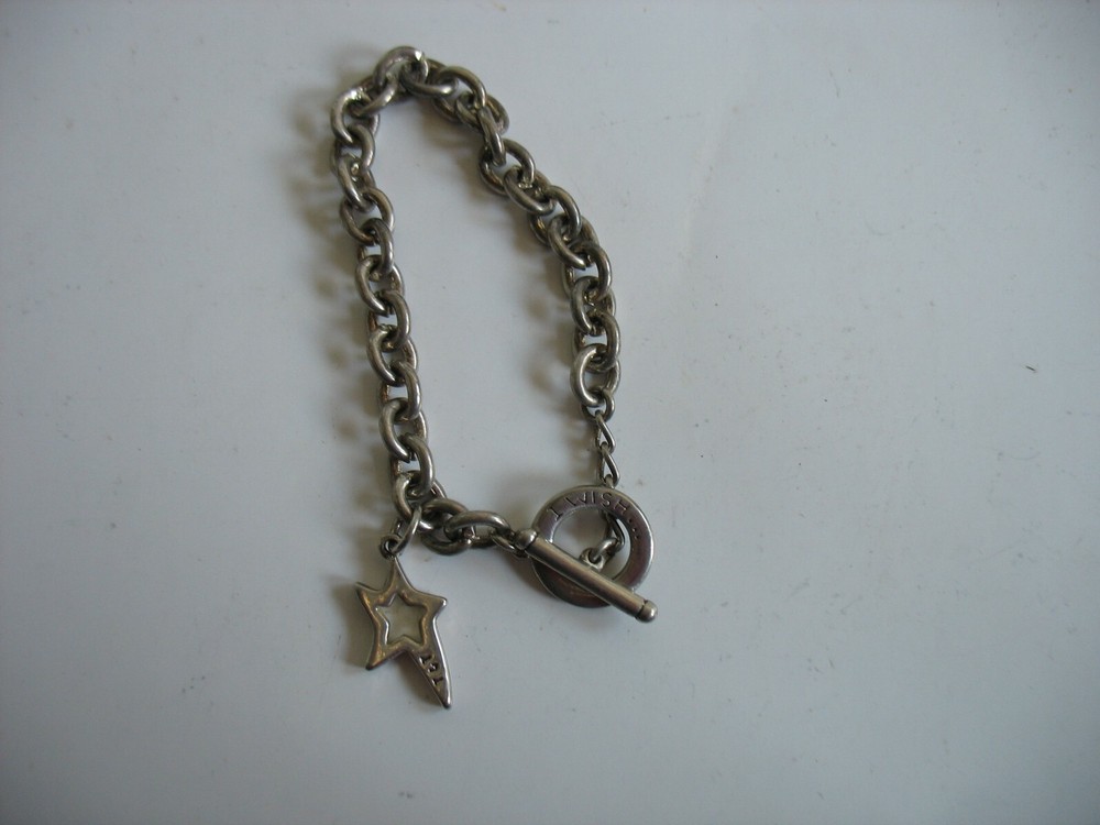 T & T "I wish... Charm Bracelet Star Charm Toggle clasp Silvertone 7"