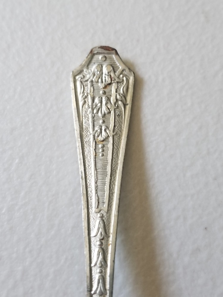 VINTAGE STANDARD SILVERPLATE SPOON 6 IN