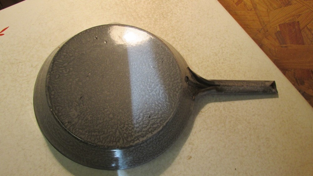 Antique Mottled Gray Graniteware Skillet-9 1/2"