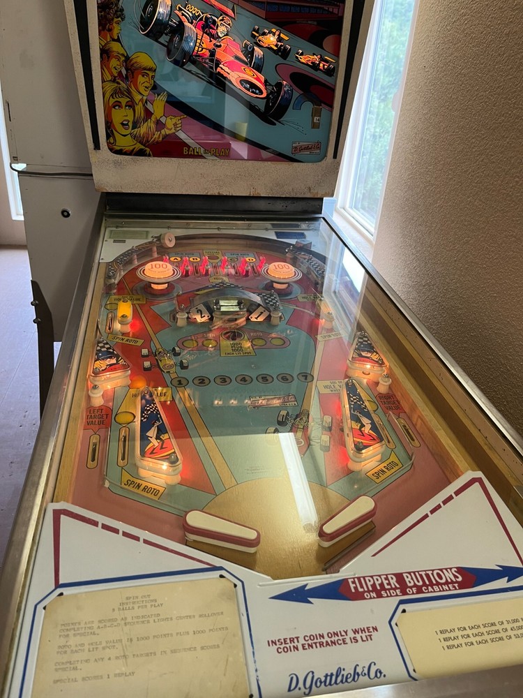 Pinball machine, complete with documents, working, full size