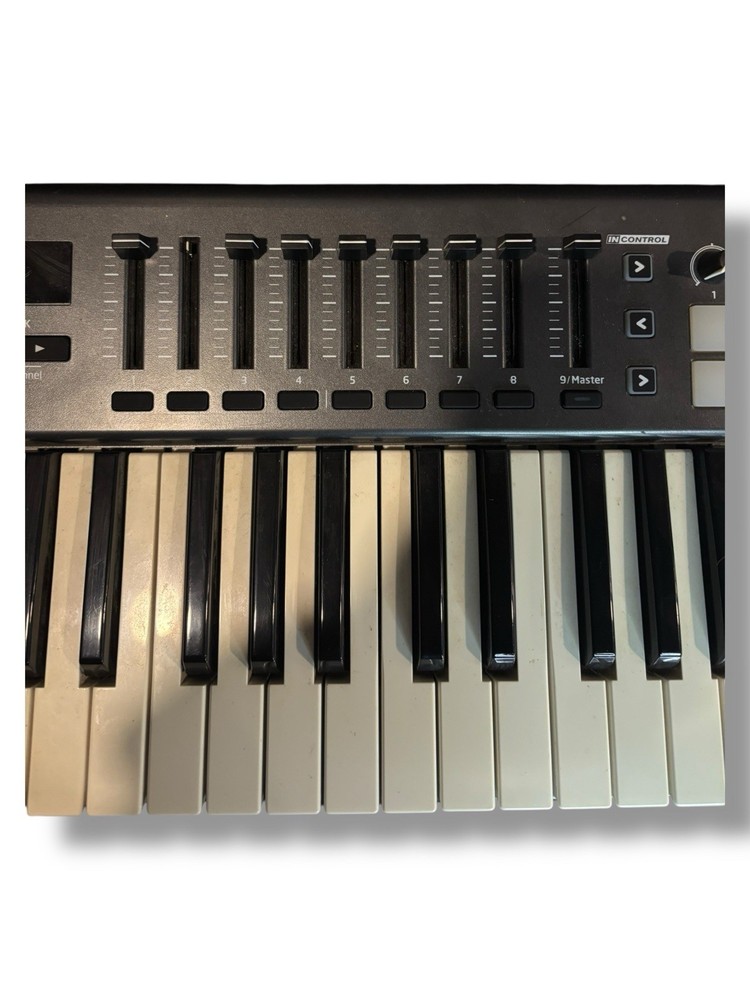 Novation Launchkey 49 Keyboard
