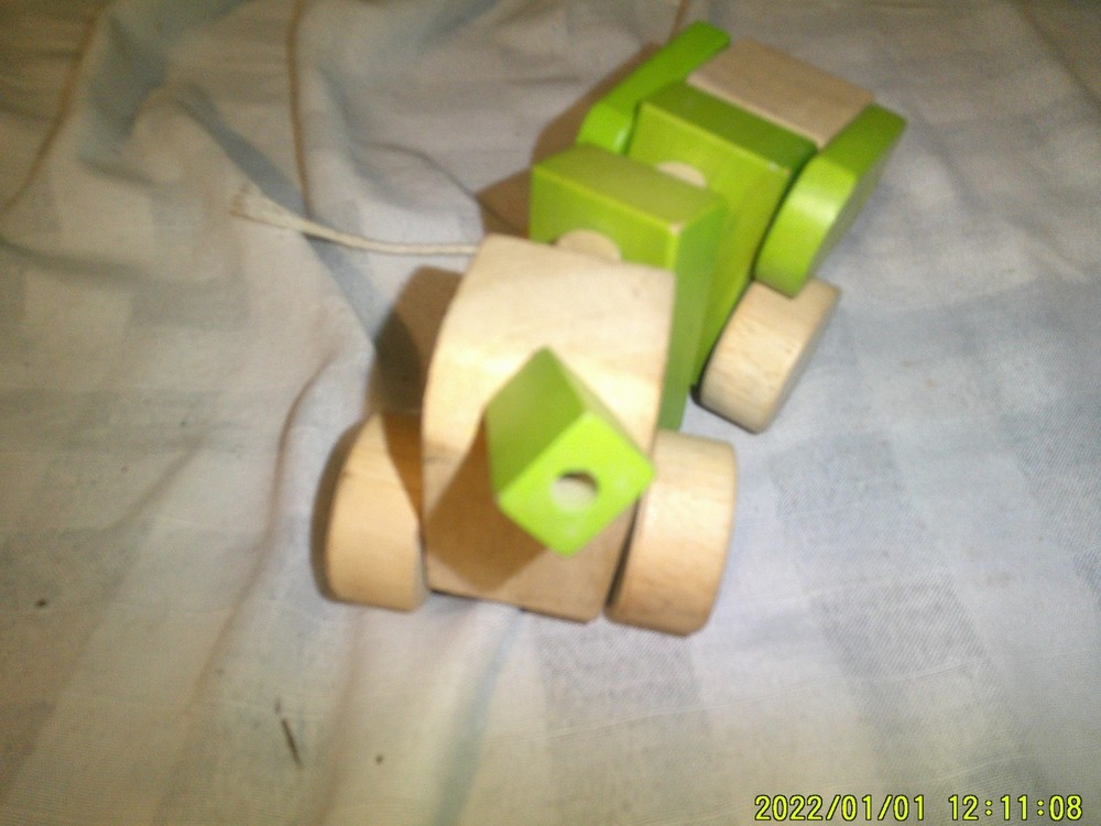 VINTAGE HANDMADE WOODEN BLUE PULL CAR PLUS MODERN EVEREARTH PULL DOG