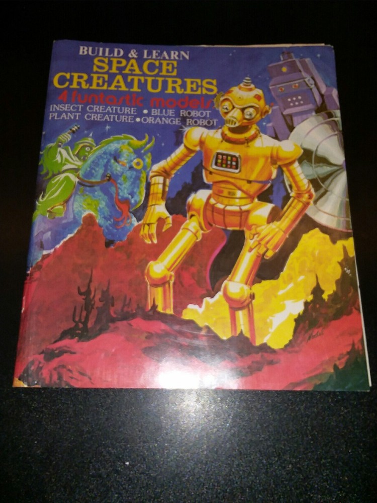 Build & Learn Space Creatures 4 Funtastic Models Insect Creature, Blue Robot,...