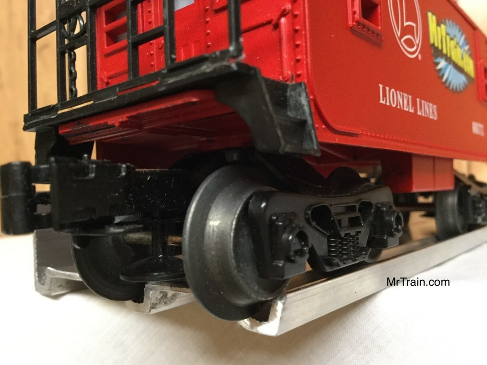 O SCALE TRAIN DISPLAY SHELVES / 6 PACK + 12 END CAPS