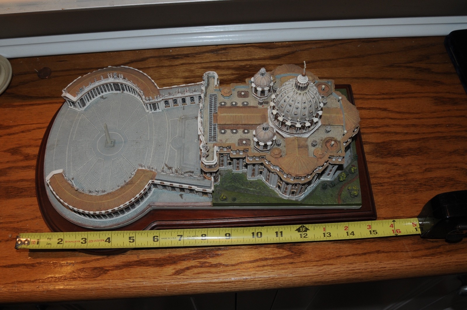 The Vatican St. Peters Basilica Model with Wood Base Religion Christianity *****
