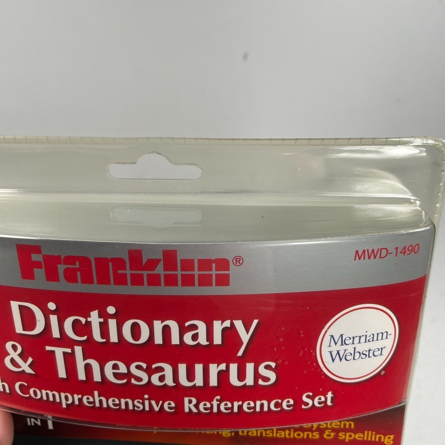 Franklin Dictionary & Thesaurus with Comprehensive Reference Set MWD-1490