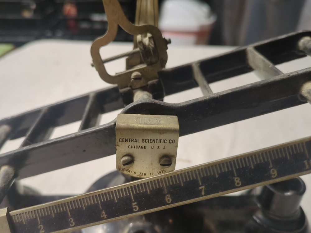 CENCO BALANCE SCALE CAST IRON Base.