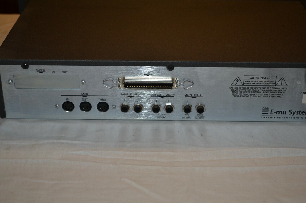 E_MU ESI-32 / 32 Voice Digital Sampler