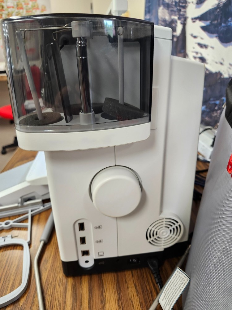 Bernina 830E Embroidery Machine! Professionally Serviced!