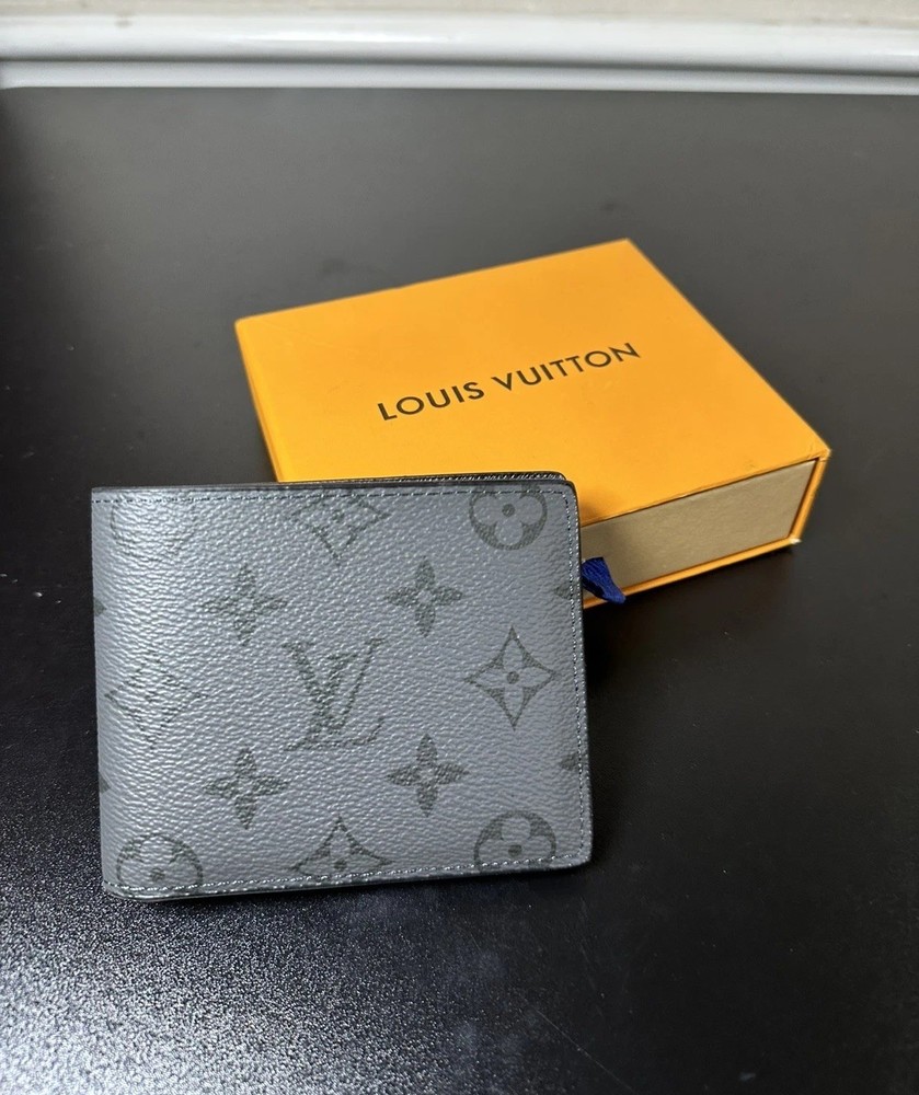 Louis Vuitton Men's Reverse Monogram Bifold Wallet