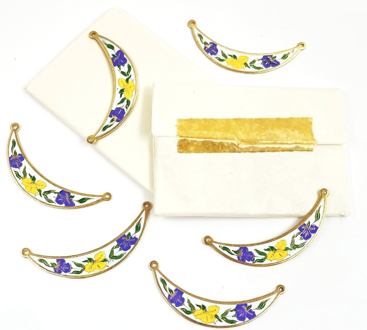 12 Vintage Yellow Purple Flowers White Crescent 2-Loop Connector Pendants 5190P