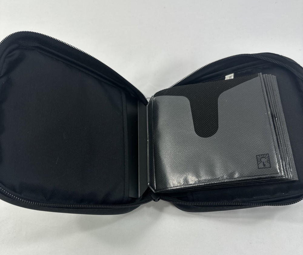 Case Logic CD Case 24 Capacity Black Nylon Carrying Case w/Handle EUC