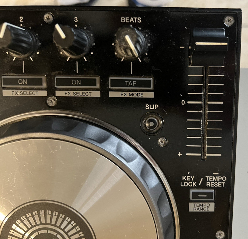 Pioneer DDJ-SR Digital DJ Controller Comes With Extras please read description