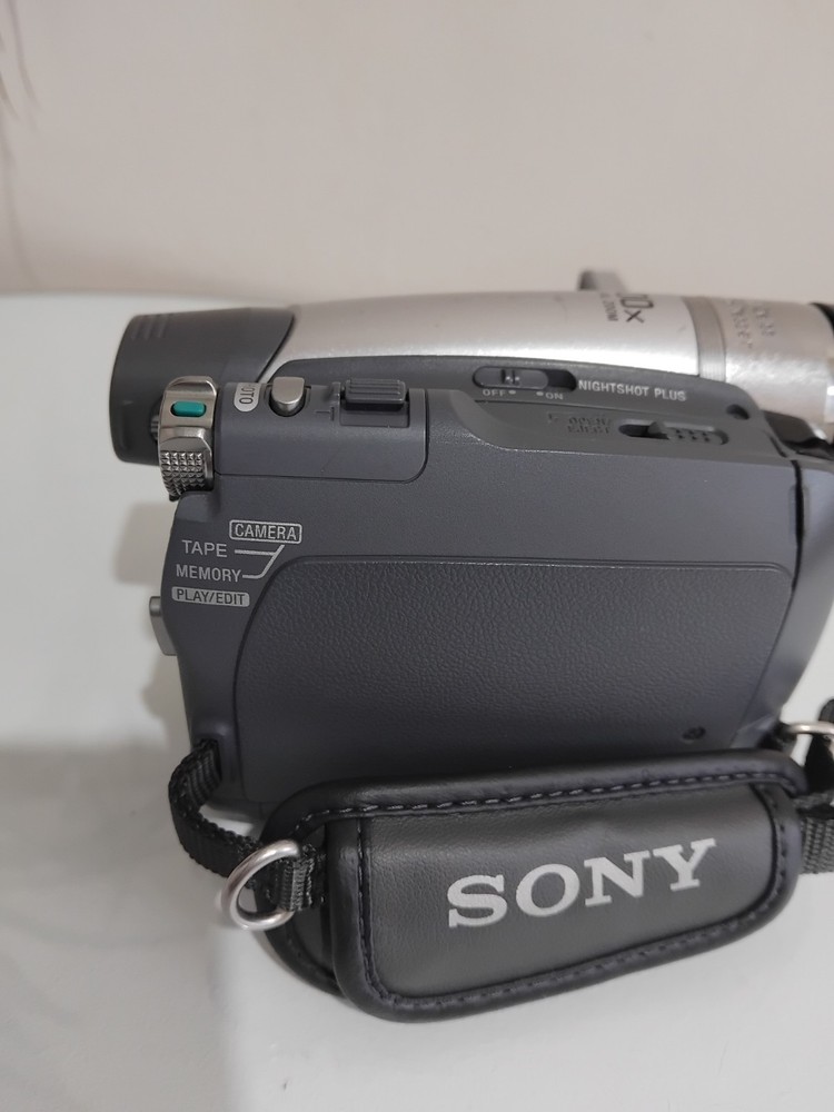 Sony model DCR-HC44E digital video camera NO BATTERY. UNTESTED.