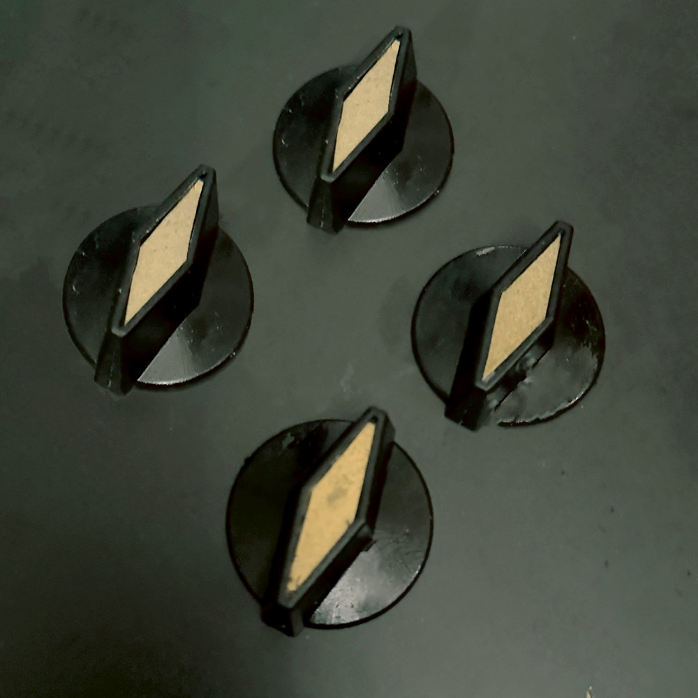 Rickenbacker  Rogan Diamond Pointer Knobs (set 4) Black & Gold  325C58, 325V59