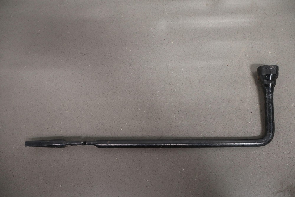 1999-2007 Chevy Silverado 2500HD OEM Jack and Tool Kit