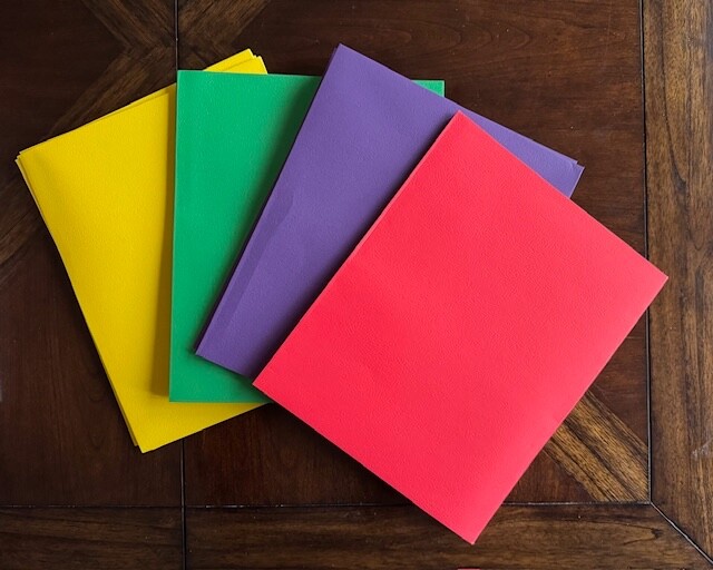 (4) 2-pocket colored folders