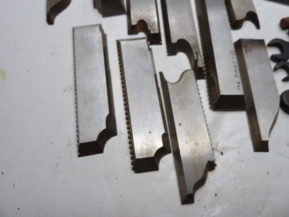 Wood carpenter machine shapes cutters